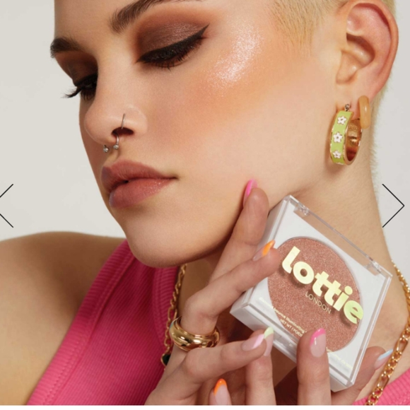 NWT VAMPIRE DIARIES 🦇 gel-powder highlighter ROSE GOLD Lottie London - Picture 2 of 6